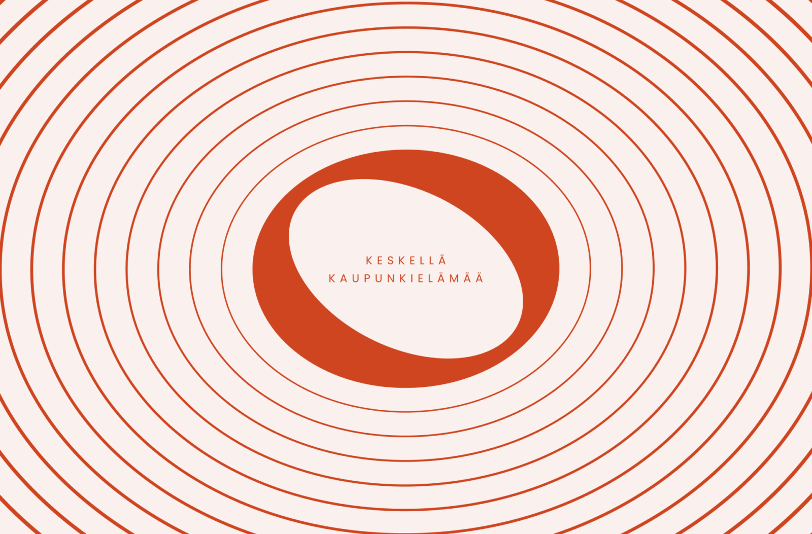Kauppakeskus Forumin uusi logo, jossa oranssi ellipsi ja "KESKELLÄ KAUPUNKELÄMÄÄ" -teksti, ympärillä samankeskisiä oransseja ympyröitä vaalealla taustalla.